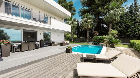 Moderna Casa con Vistas al Mar en Venta en Santa Cristina, image 3