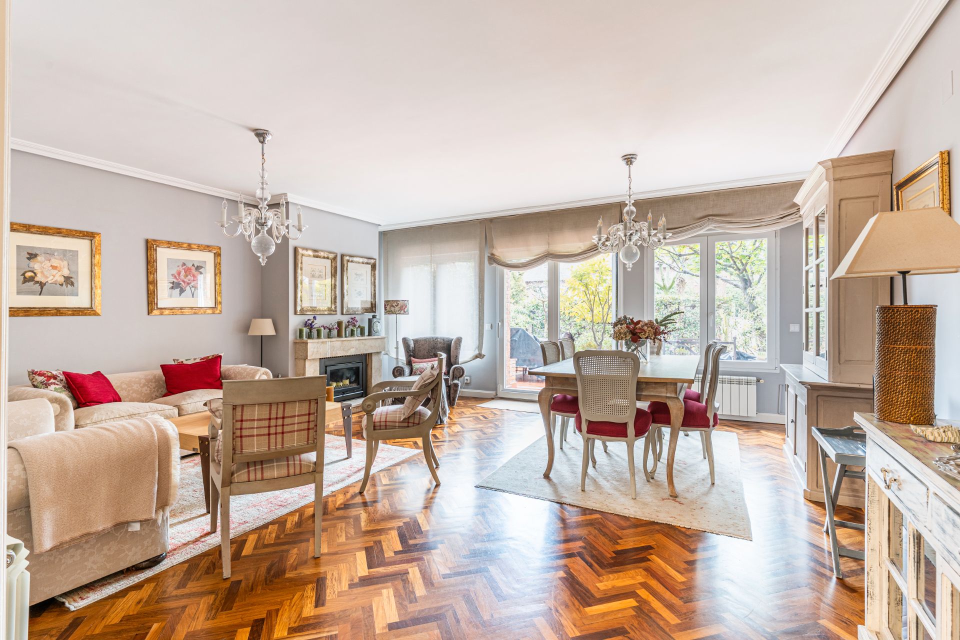 Sala d'estar de Casa adosada en venda en Las Rozas de Madrid amb Aire condicionat, Calefacció i Jardí privat