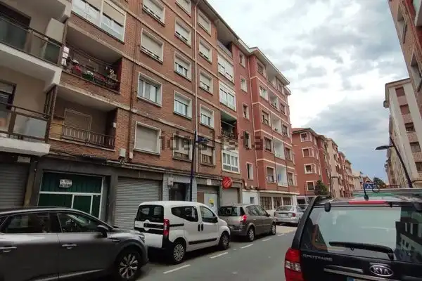 Vista exterior de Piso en venta en Portugalete con Calefacción, Trastero y Amueblado