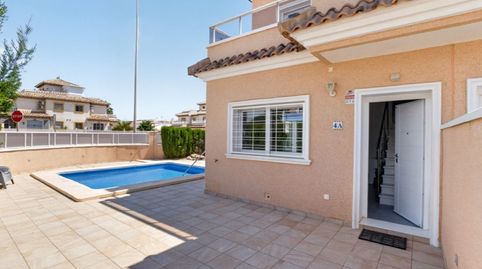 Foto 3 de Casa adosada en venta en Calle Cabo San Vicente, 4 , Lomas de Cabo Roig - Los Dolses, Orihuela