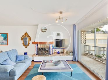 Flat with balcony for sale in Carrer Nevers