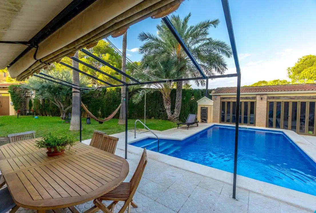Chalet con piscina en venta en Los Balcones - Los Altos, imagen 4