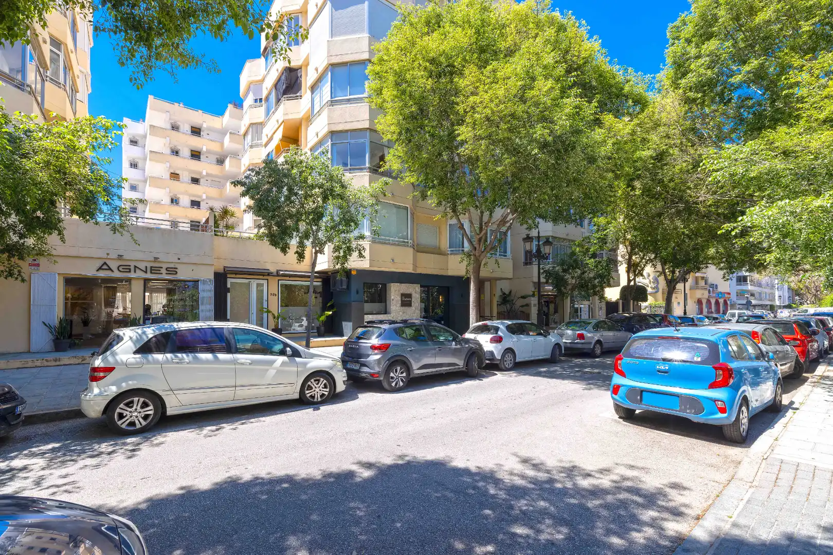 Außenansicht von Wohnung zum Verkauf in Marbella mit Klimaanlage und Gemeinschaftspool