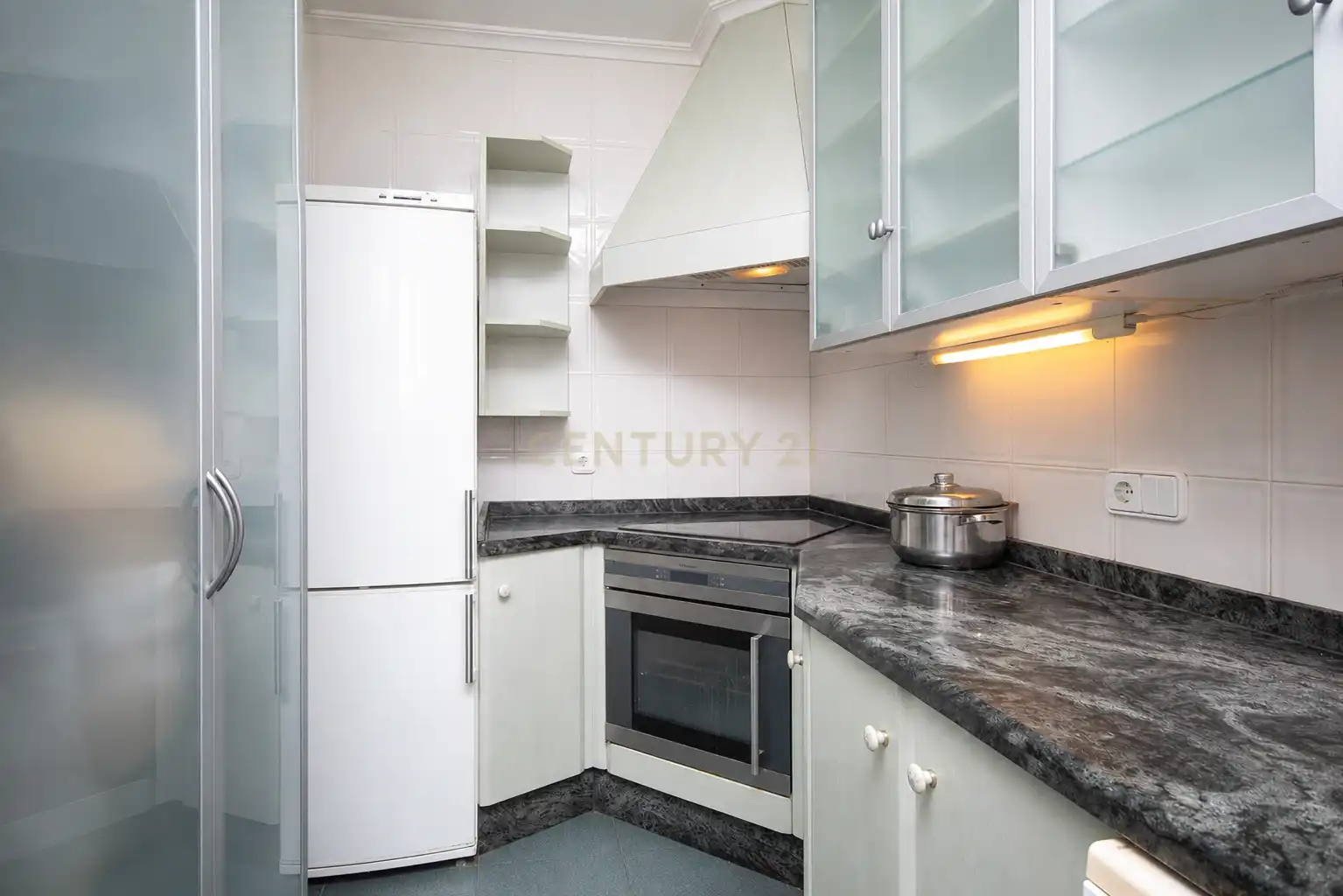 Cocina de Casa o chalet en venta en Alicante / Alacant con Jardín privado, Trastero y Piscina