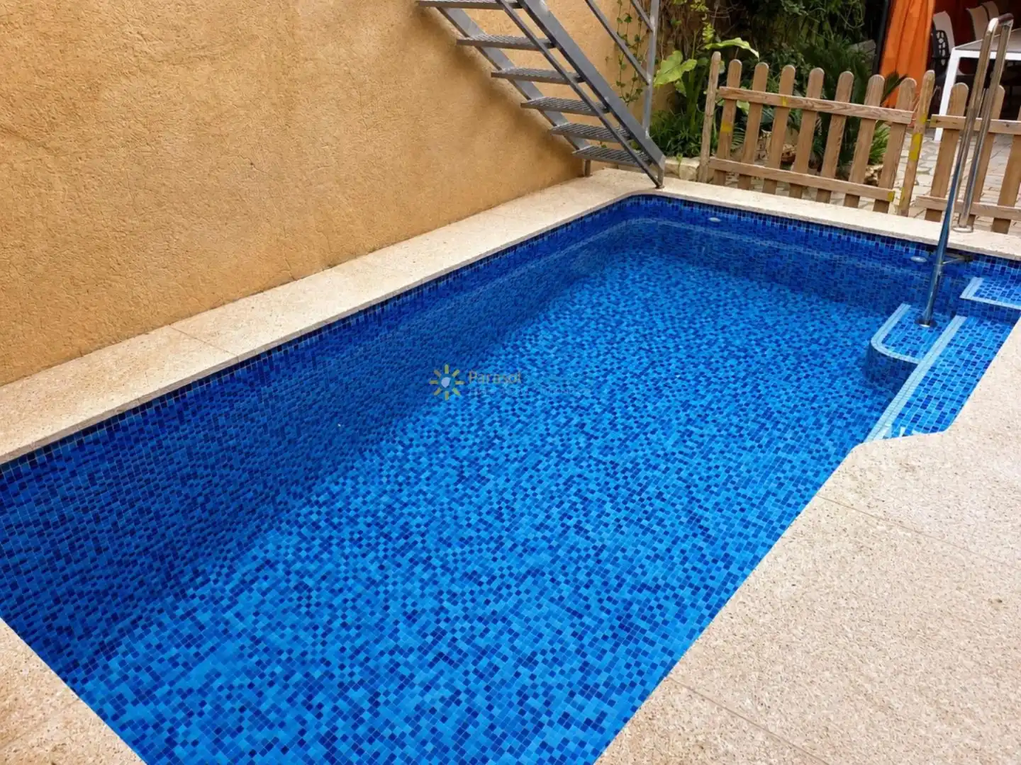 Schwimmbecken von Geschaftsraum zum Verkauf in El Palomar mit Klimaanlage, Terrasse und Möbliert