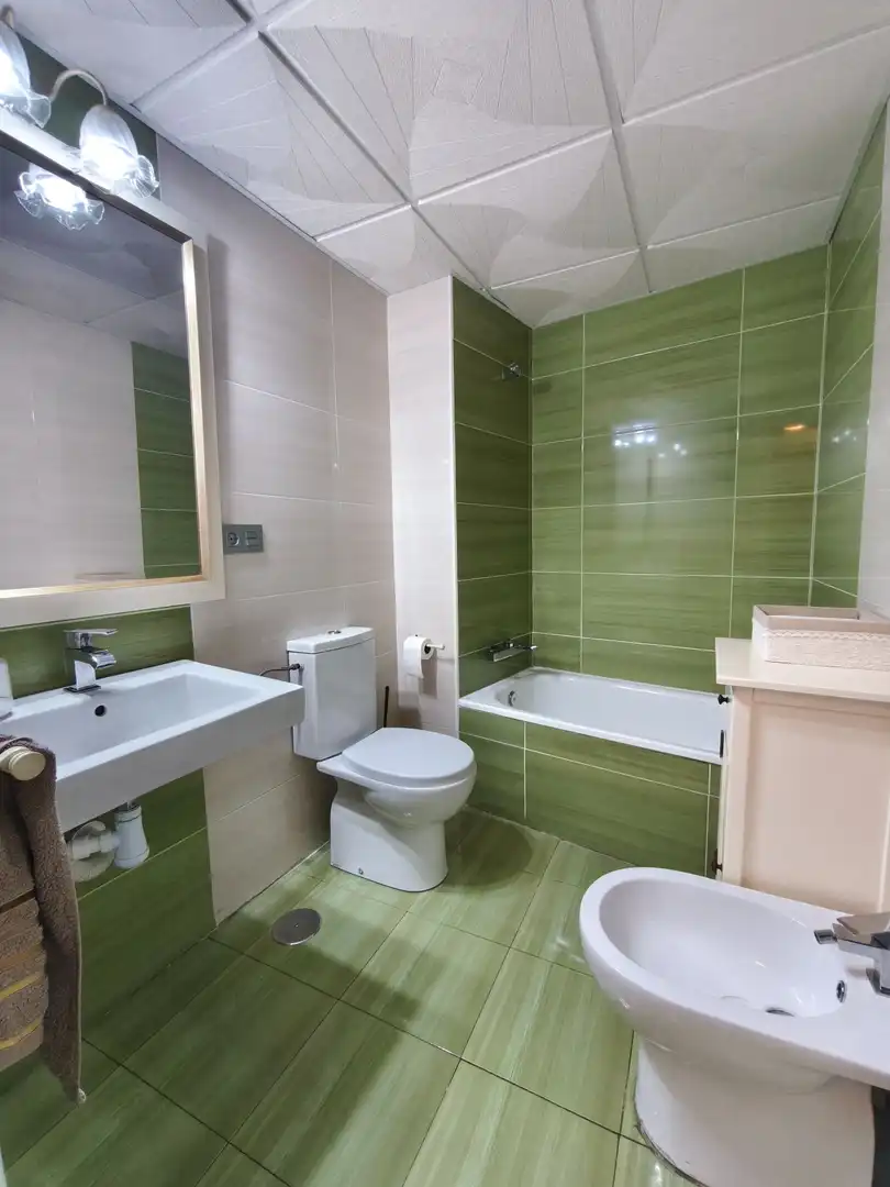 Badezimmer von Büro zum Verkauf in Huelva