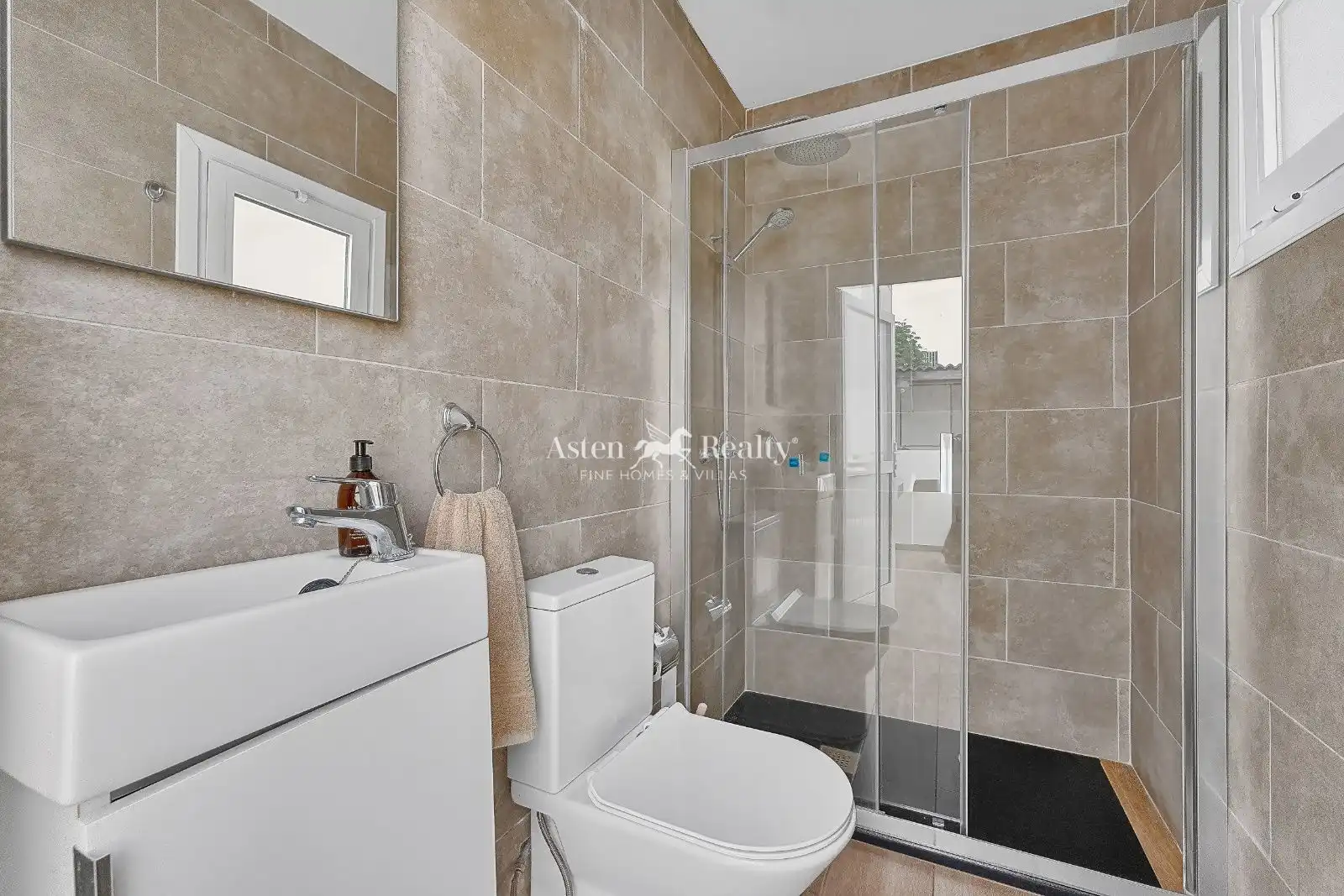 Bathroom of Houses for sale in La Camella