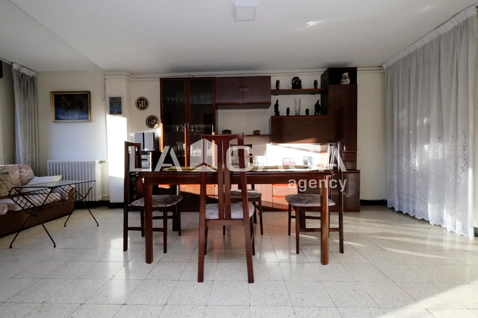 Comedor de Piso en venta en Barcelona con Calefacción y Balcón