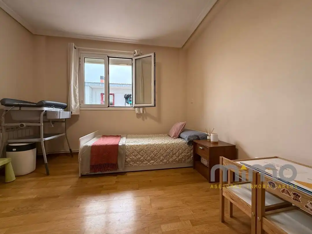 Habitación de Piso en venta en Irun  con Calefacción y Balcón