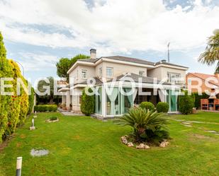 Vista exterior de Casa o xalet en venda en Fuente El Saz de Jarama amb Calefacció, Jardí privat i Traster