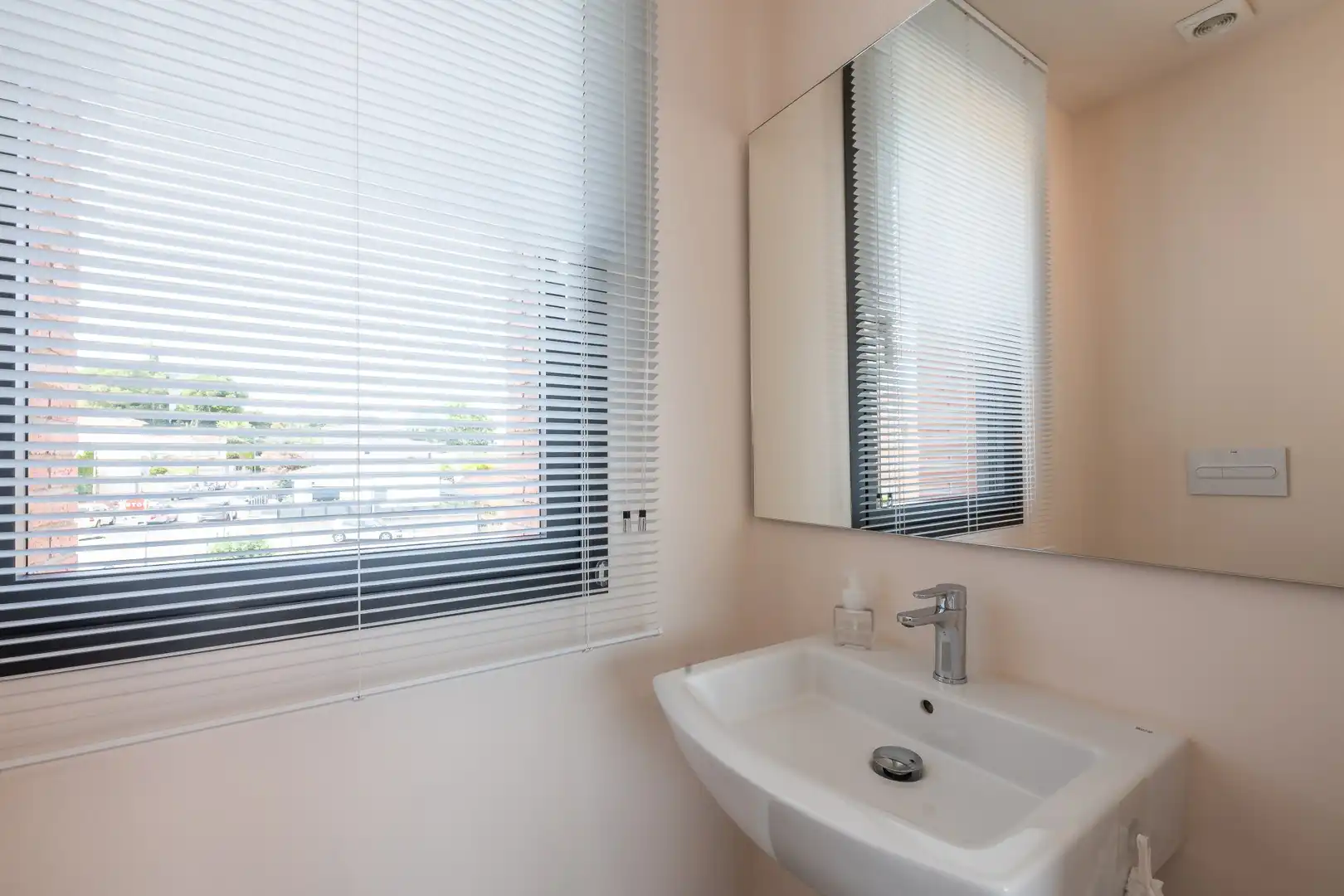 Bathroom of Houses for sale in Banyoles