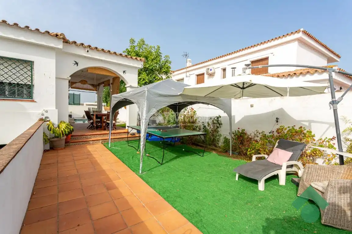 Terrassa de Casa adosada en venda en Algeciras amb Jardí privat, Terrassa i Piscina