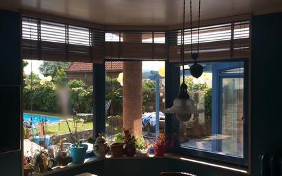 Menjador de Casa o xalet en venda en Ames amb Calefacció, Jardí privat i Parquet