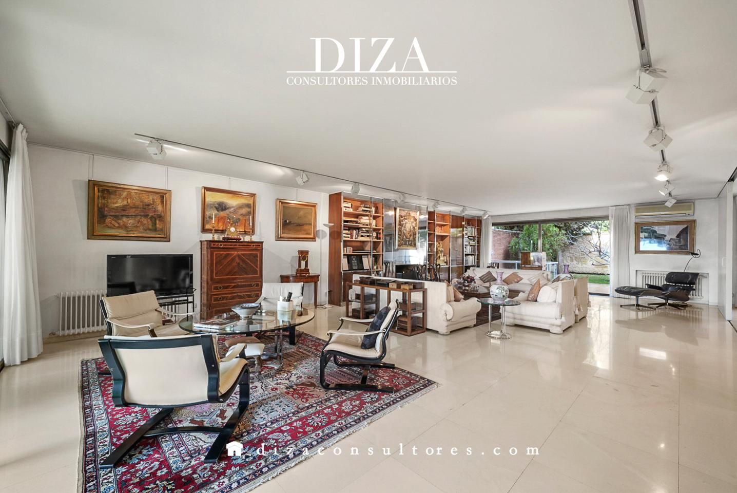 Sala d'estar de Casa o xalet en venda en  Madrid Capital amb Aire condicionat, Calefacció i Jardí privat