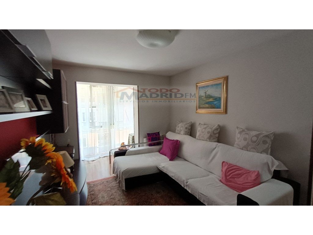 Living room of Flat for sale in  Madrid Capital