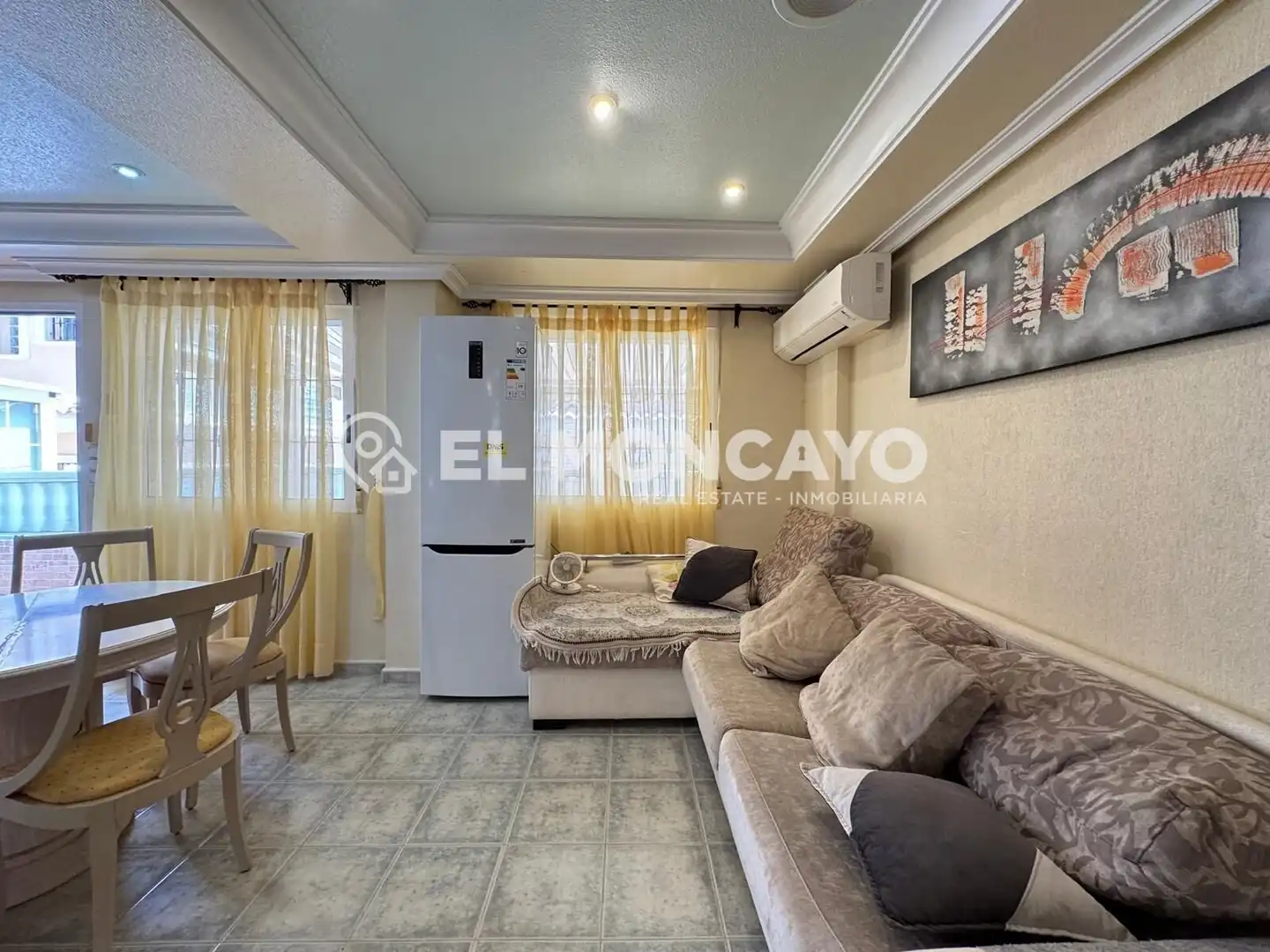 Wohnzimmer von Einfamilien-Reihenhaus zum Verkauf in Guardamar del Segura mit Klimaanlage, Heizung und Terrasse