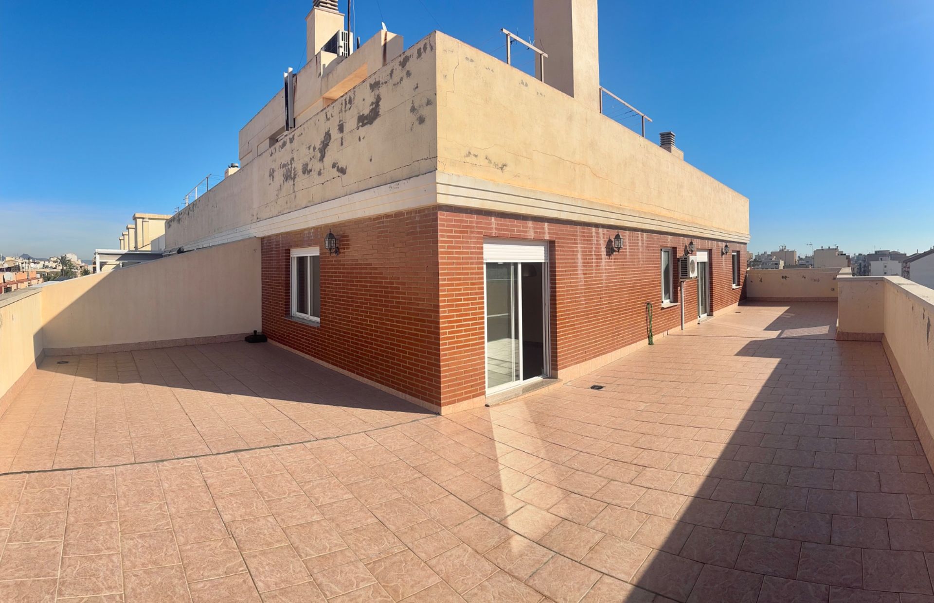 Vista exterior de Ático en venta en Almazora / Almassora con Aire acondicionado, Terraza y Trastero
