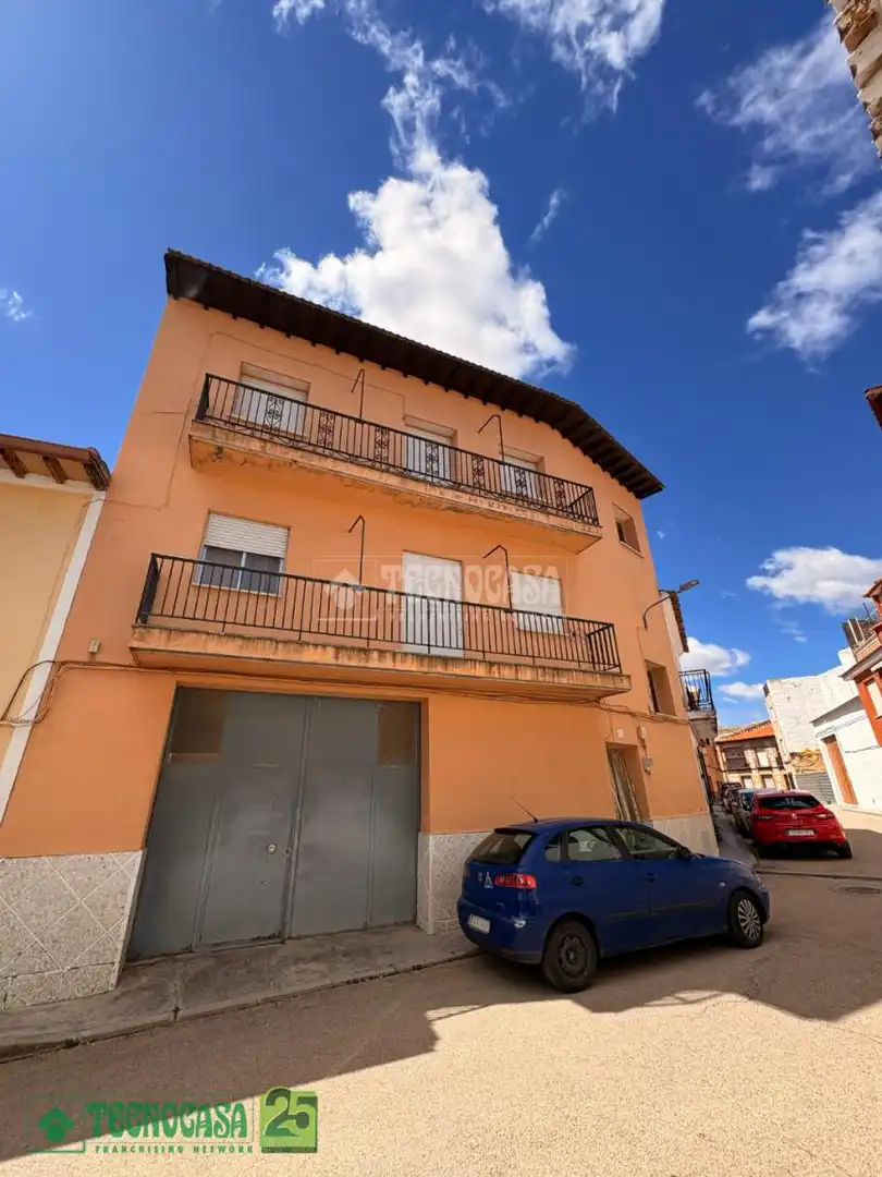 Vista exterior de Piso en venta en Dosbarrios con Calefacción