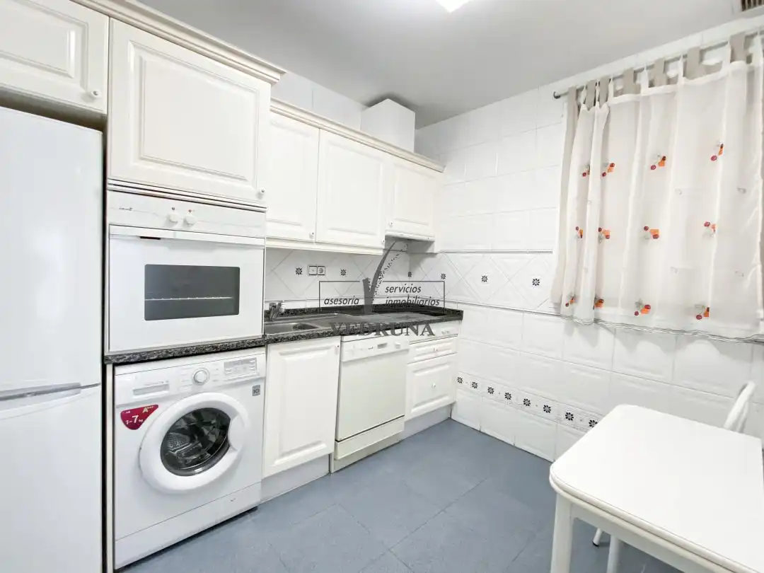 Flat for rent in Calle La Paz, Paseo Sagasta