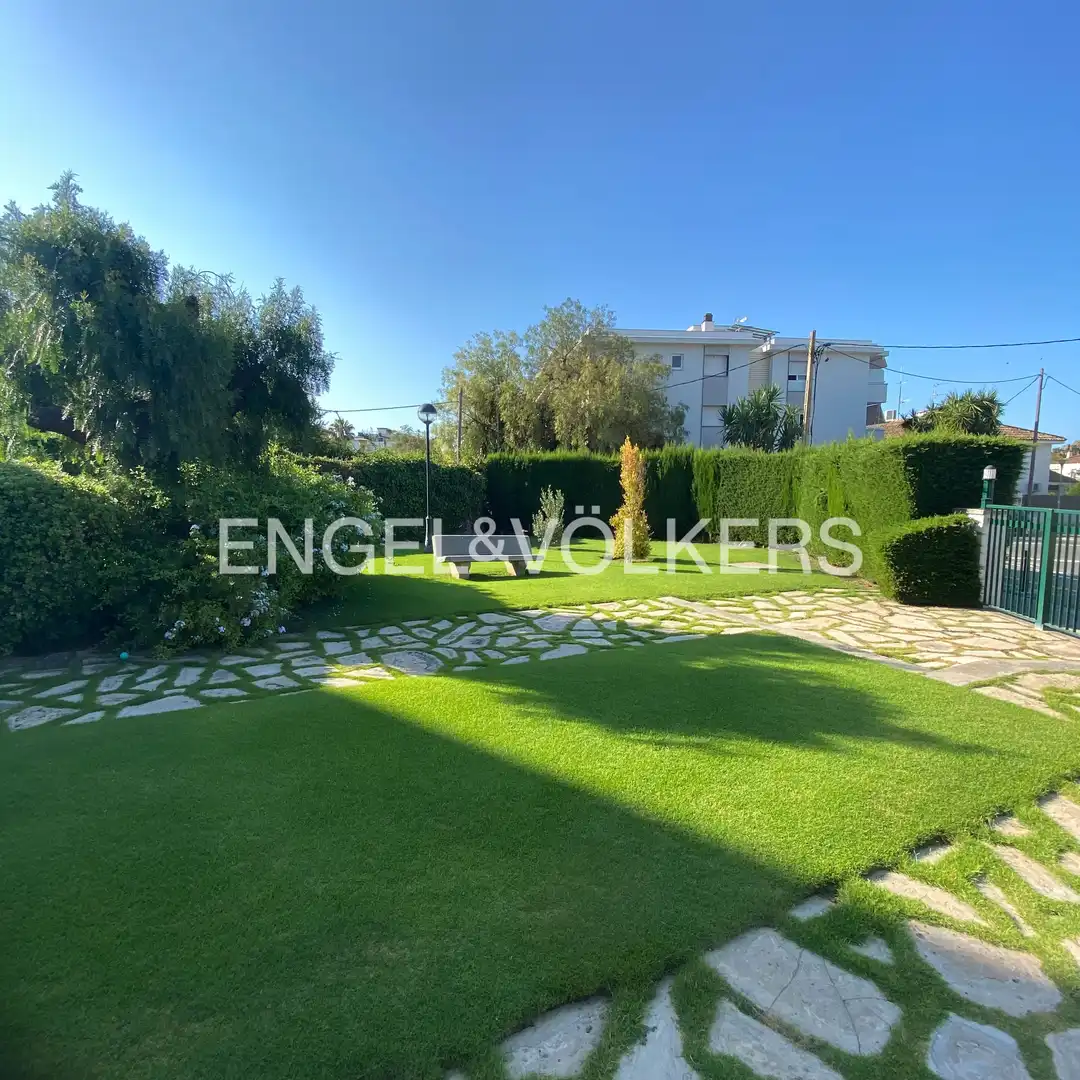 Wohnung zur Miete in Sitges mit Klimaanlage, Heizung und Terrasse
