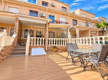 Villa avec balcon à vendre à Orihuela Costa