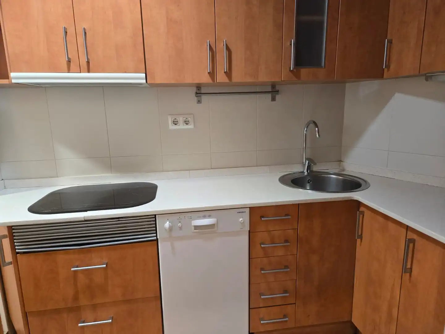 Cuina de Pis en venda en L'Hospitalet de Llobregat amb Aire condicionat, Calefacció i Moblat