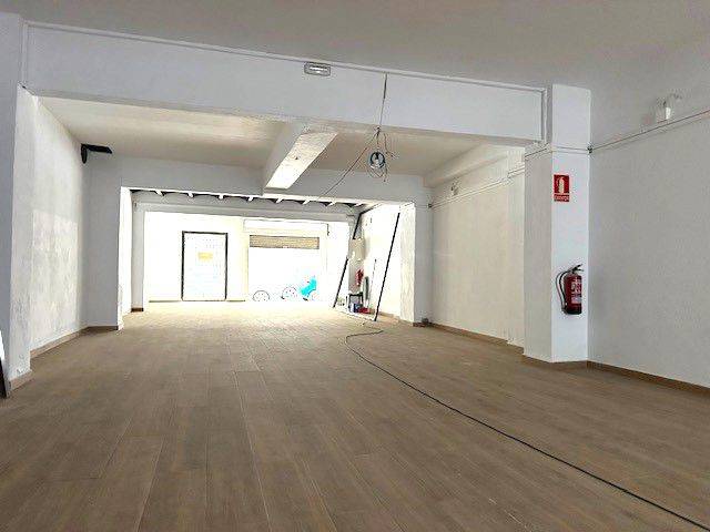 Local comercial en Venta en MOSSEN JACINT VERDAGUER 102, 102 en Vinyets - Molí Vell