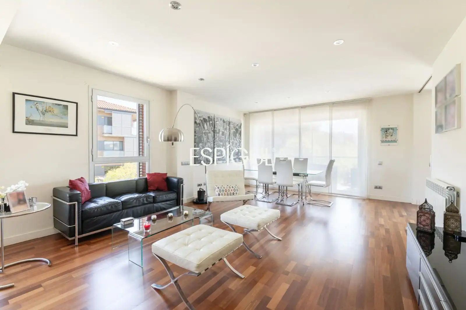 Living room of Flat for sale in Sant Cugat del Vallès  with Air Conditioner, Heating and Parquet flooring