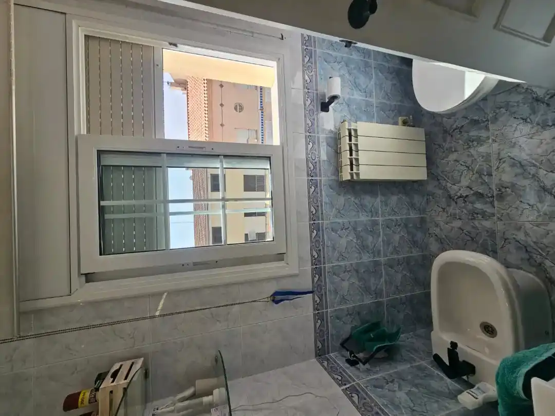 Bany de Casa o xalet en venda en Vilanova i la Geltrú amb Jardí privat, Terrassa i Piscina