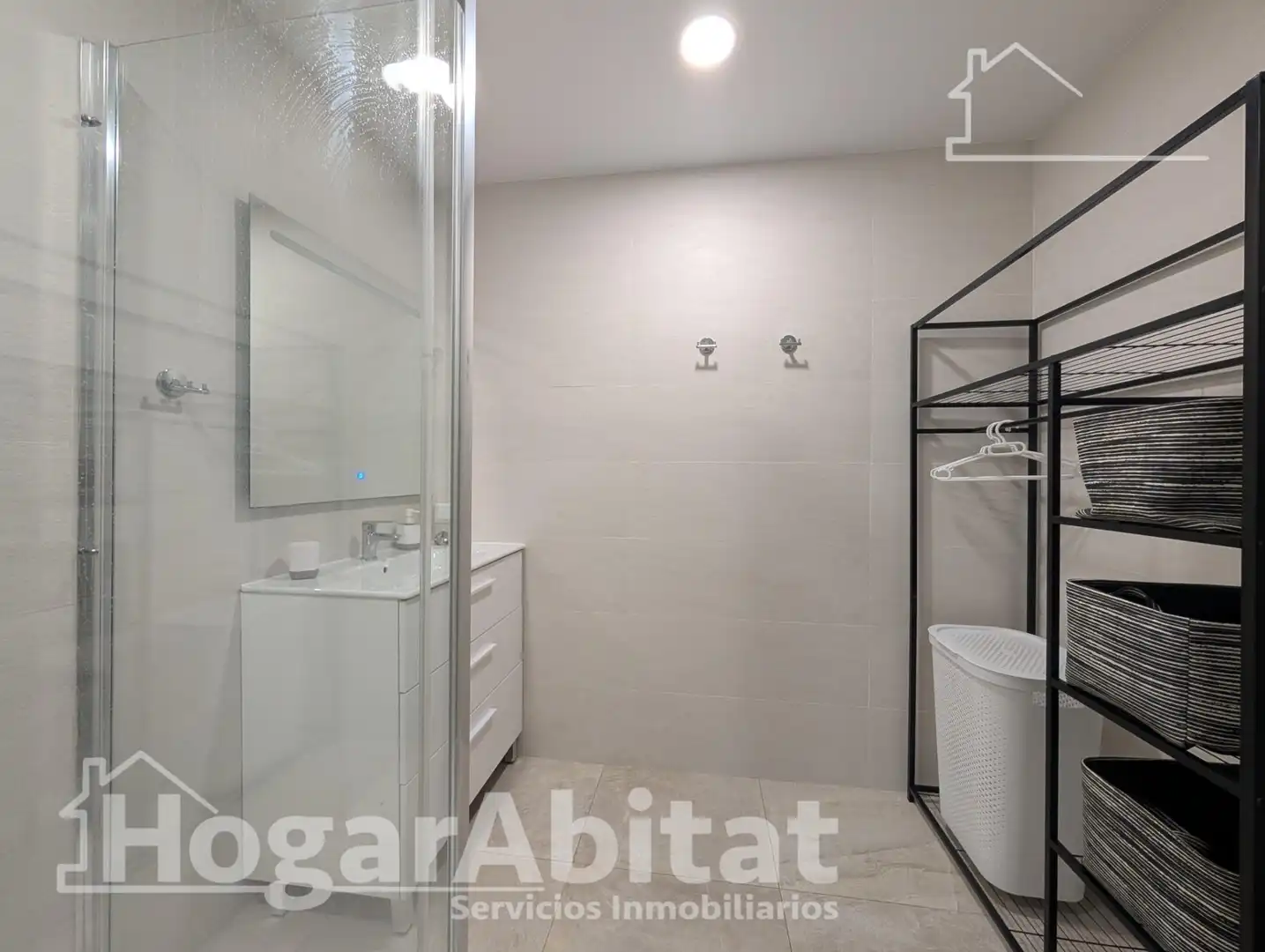 Bany de Pis en venda en Alicante / Alacant amb Aire condicionat, Calefacció i Moblat
