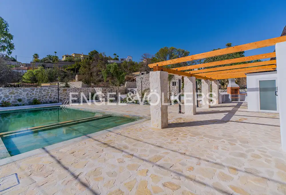 Piscina de Casa o xalet en venda en El Campello amb Aire condicionat, Calefacció i Jardí privat