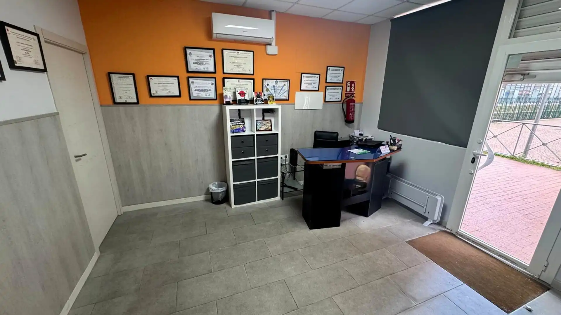 Local en venta en Parla con Aire acondicionado