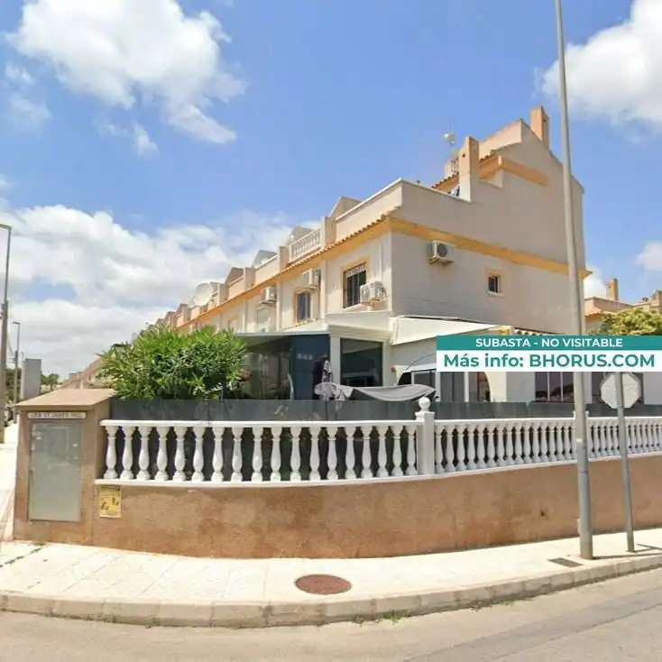Casa amb piscina en venda a O-1 FILIPINAS 1
