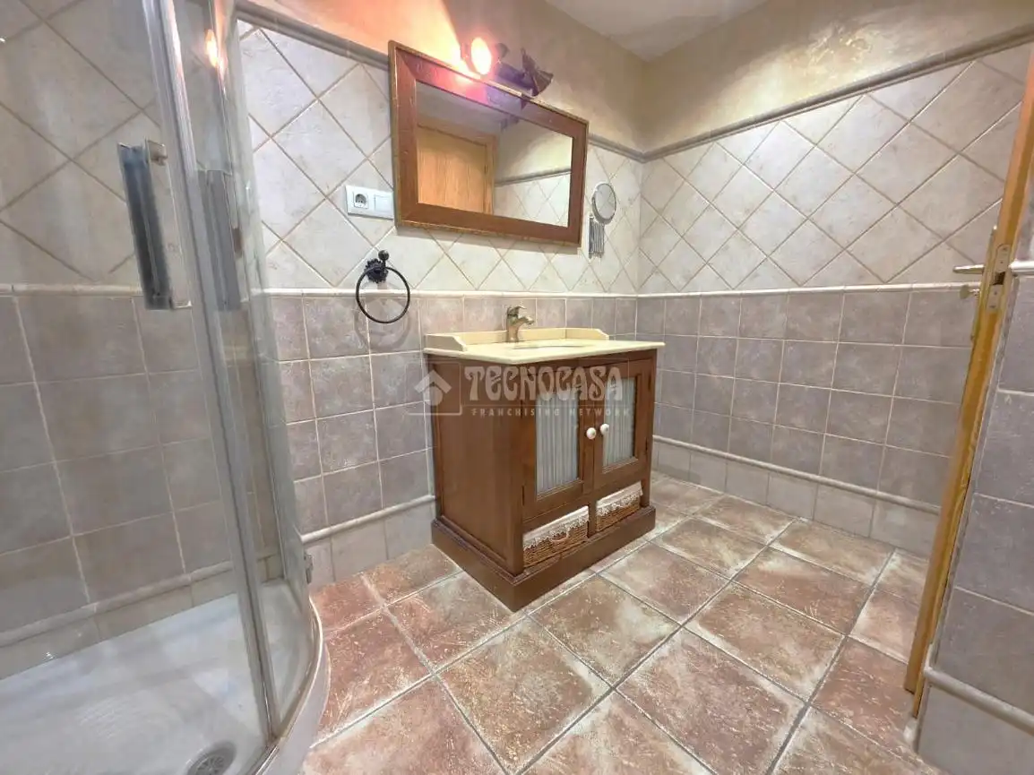 Bathroom of Flat for sale in Getafe  with Air Conditioner, Heating and Parquet flooring