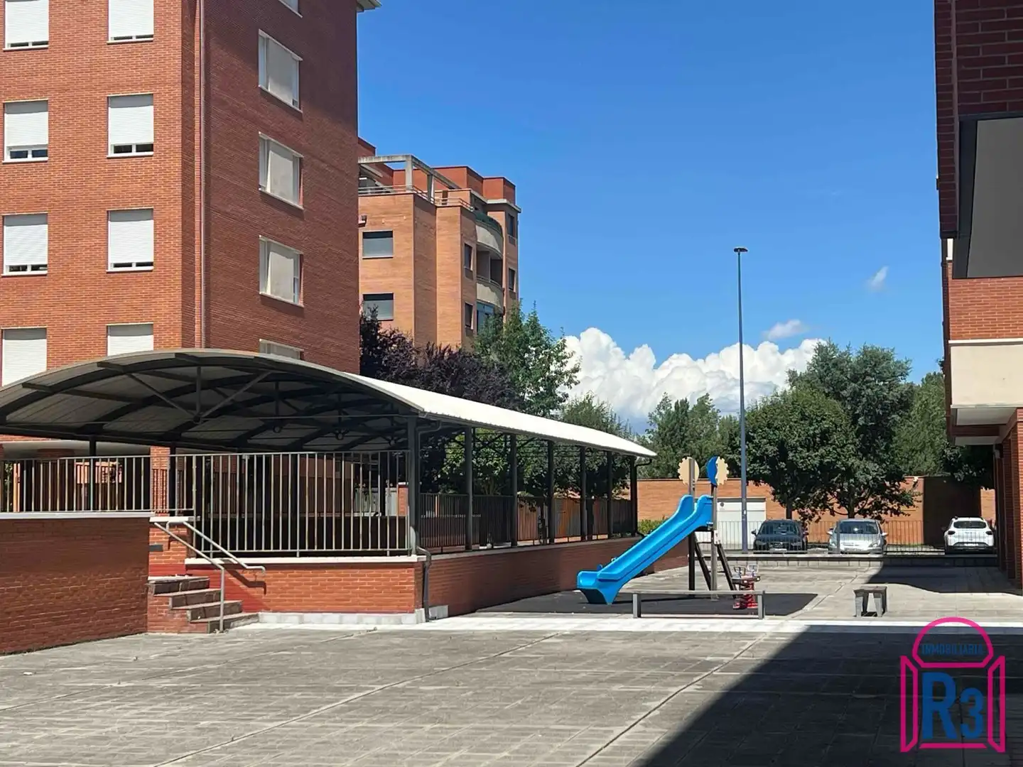 Parking de Piso en venta en León Capital  con Calefacción, Terraza y Trastero