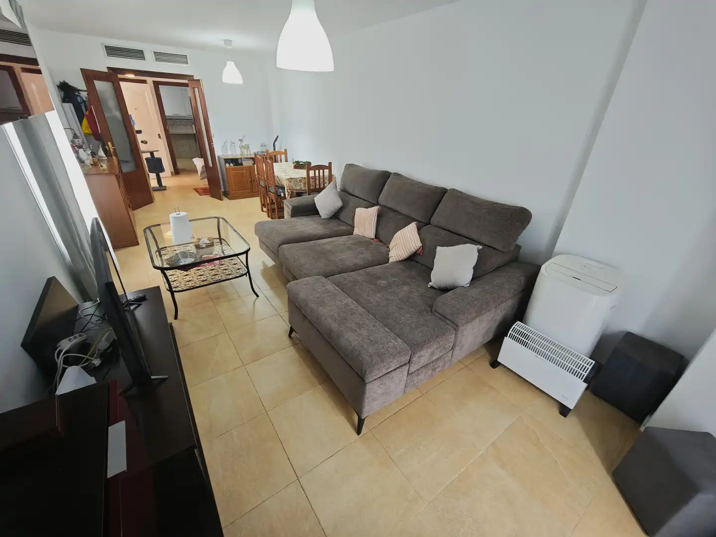 Sala d'estar de Casa adosada en venda en Lebrija amb Aire condicionat, Moblat i Forn