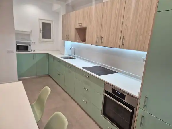 Cuina de Apartament de lloguer en Madrid amb Aire condicionat, Calefacció i Moblat
