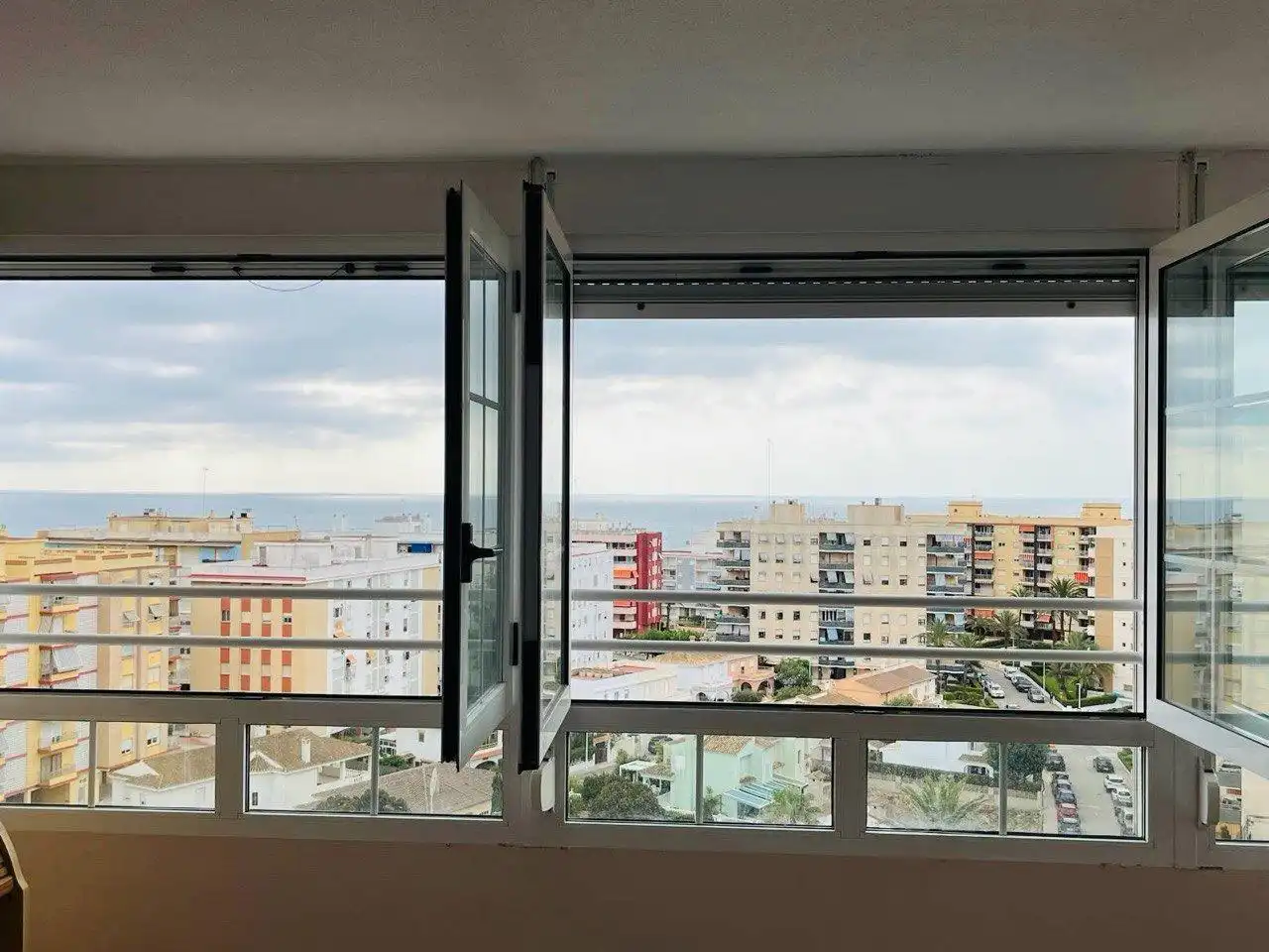 Exterior view of Flat for sale in Sueca  with Air Conditioner, Private garden and Storage room