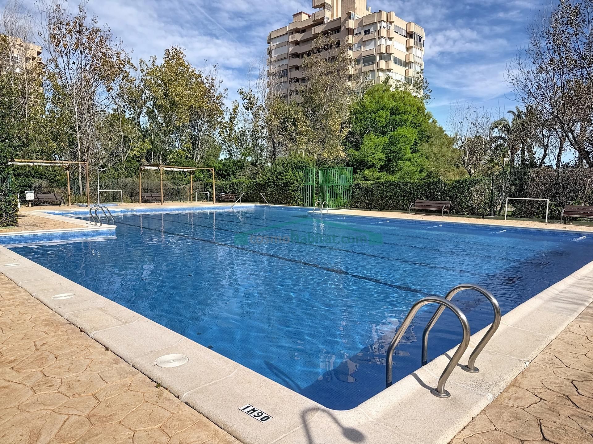 Swimming pool of Apartment for sale in  Valencia Capital  with Heating, Terrace and Community pool
