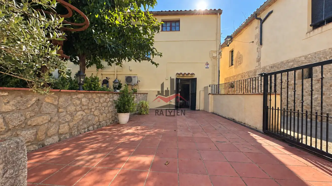 Vista exterior de Finca rústica en venta en Terrades con Calefacción y Jardín privado