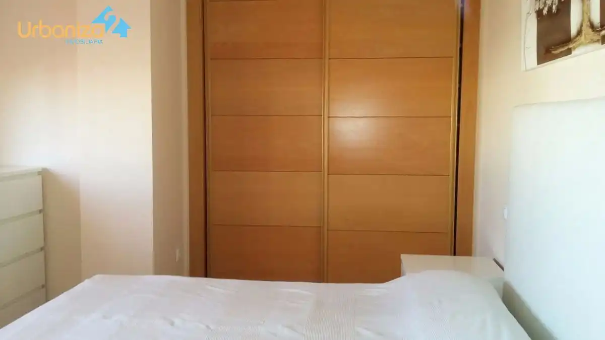 Apartament en venda a Calle Enrique Sánchez de León, Carretera de Sevilla - Los Montitos
