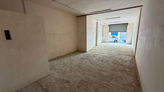 Local comercial en Alquiler en Calle de Sagunto en Ciutat del Transport - La Salera