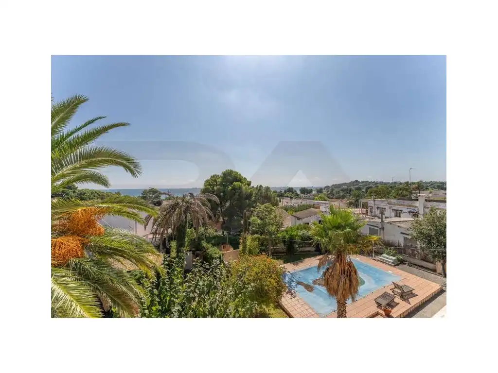 Vista exterior de Casa o xalet en venda en Tarragona amb Aire condicionat, Jardí privat i Terrassa