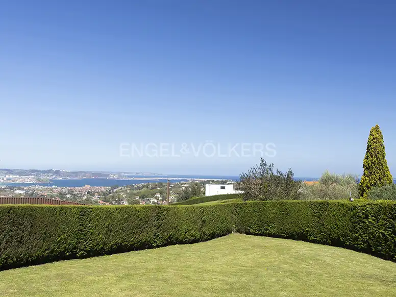 Vista exterior de Casa o xalet en venda en Gijón  amb Calefacció, Terrassa i Traster