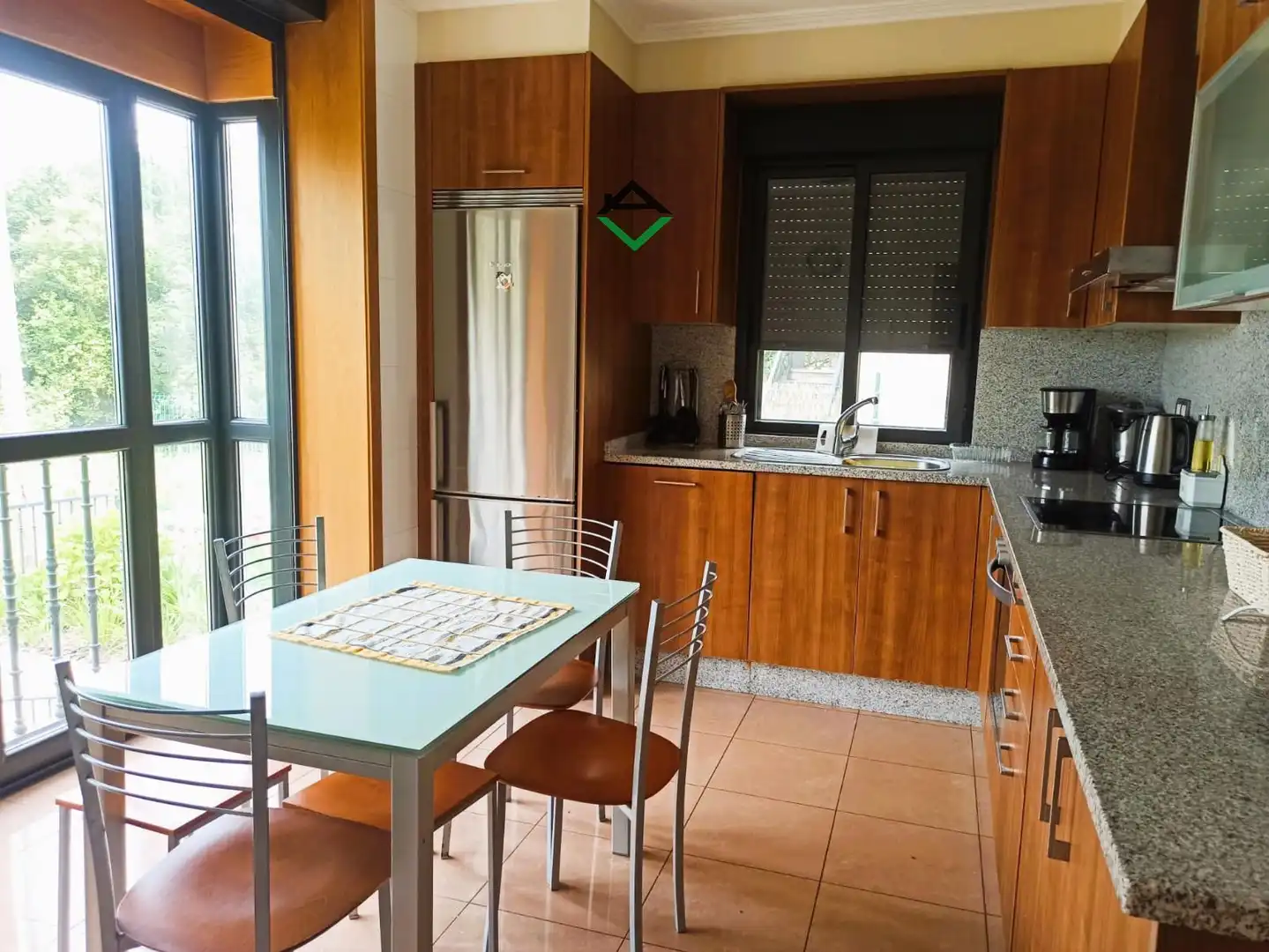 Cocina de Casa o chalet en venta en Cangas  con Terraza, Piscina y Amueblado