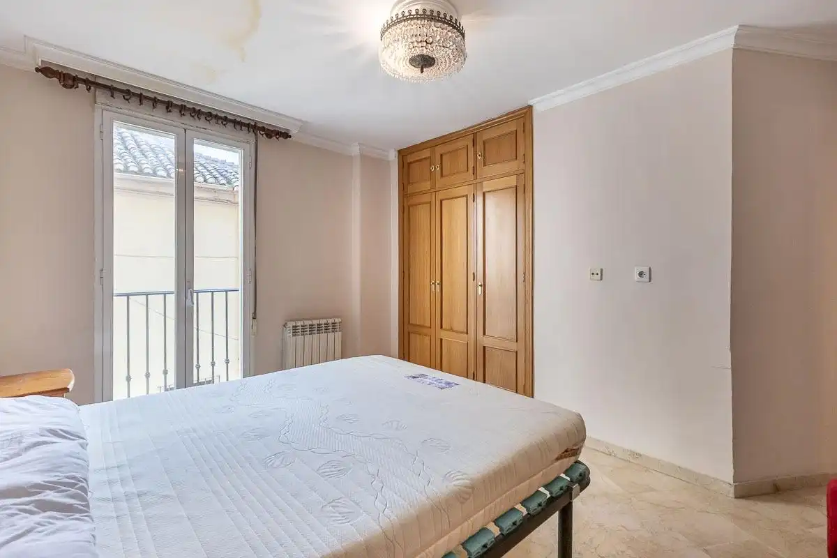 Schlafzimmer von Wohnung zur Miete in Granada mit Heizung und Balkon