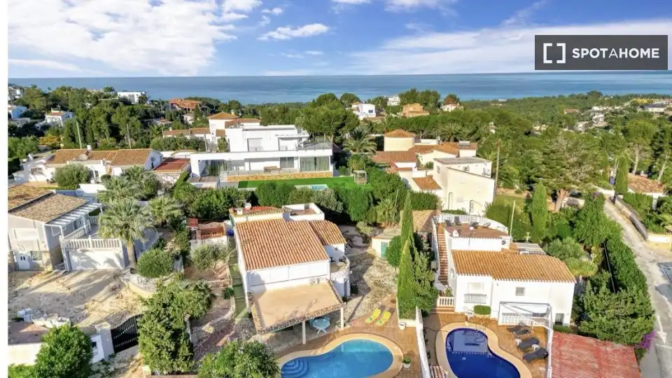 Exterior view of Flat for share in Dénia  with Air Conditioner, Heating and Furnished