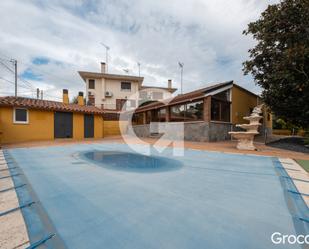 Vista exterior de Casa o xalet en venda en Terrassa amb Aire condicionat i Piscina