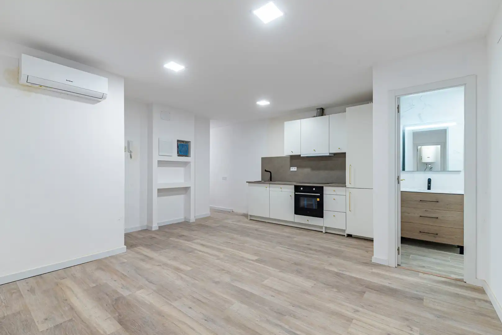 Wohnung zum Verkauf in L'Hospitalet de Llobregat mit Klimaanlage, Heizung und Parkett