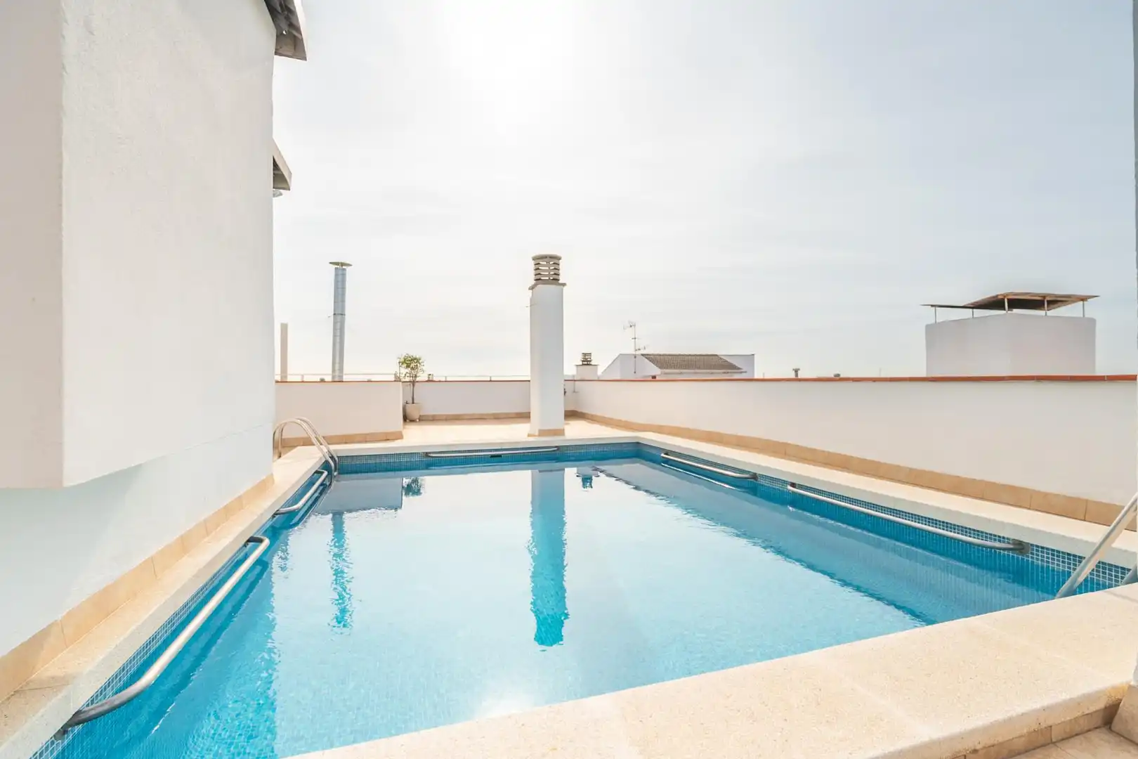 Piscina de Pis en venda en Barcelona amb Aire condicionat, Calefacció i Piscina comunitària